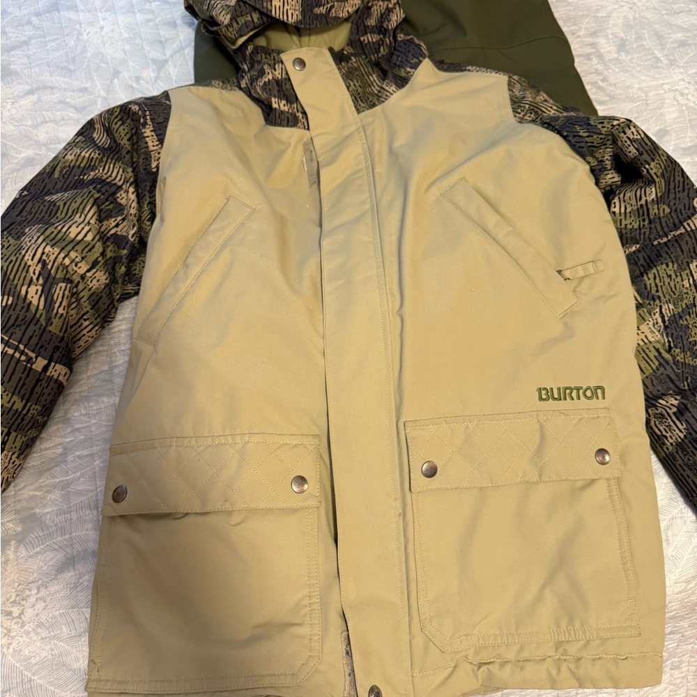 Burton Kids Matching Set in Tan and Green